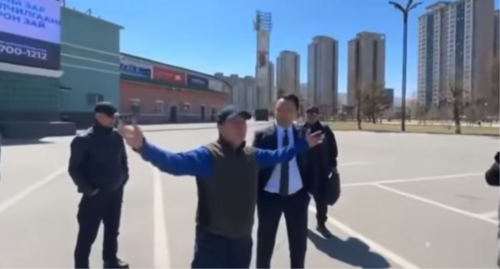 НИТХ-ын төлөөлөгч Ж.ЭНХЖАРГАЛАН иргэн Д.МӨНХ-ЭРДЭНЭ нар зодолдов